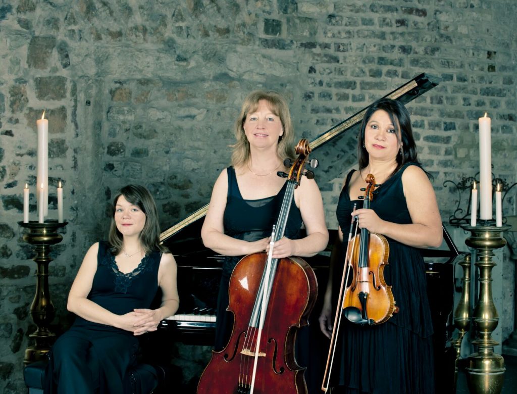 Tria (Marie Charline Foccroulle, Polly Lohrer, Marisa Aramayo)